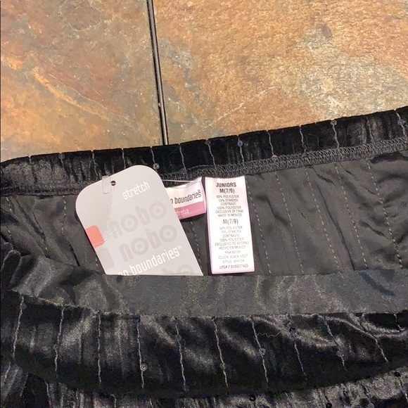 Black skirt with scattered sequins - Picture 5 of 5